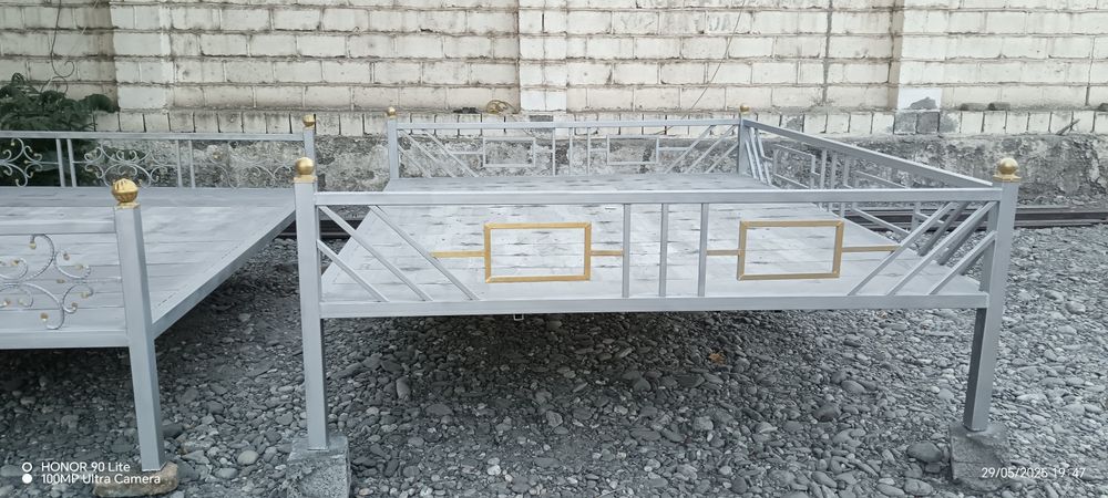 Buyurtma asosida turli xil buyum jixozlarni yasab beramiz.