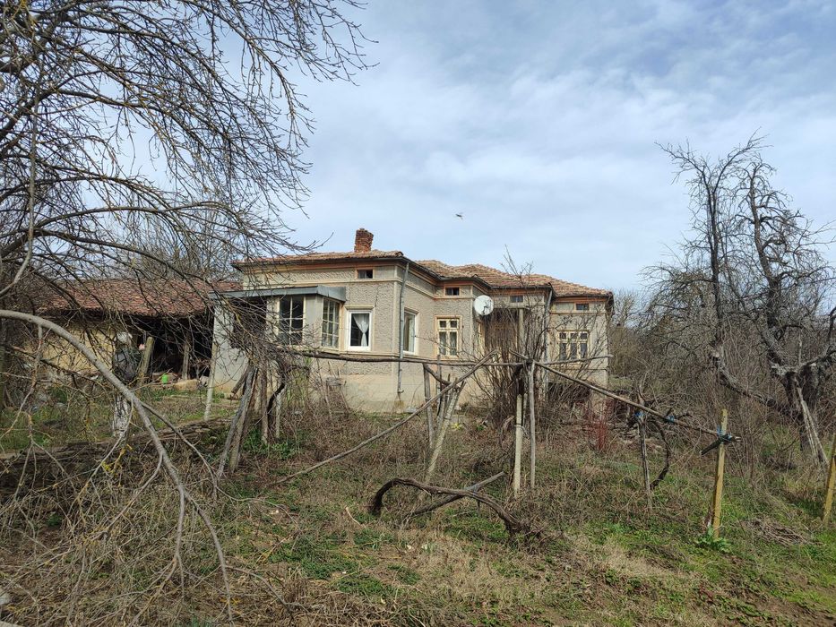 Къща с голям двор в Житен