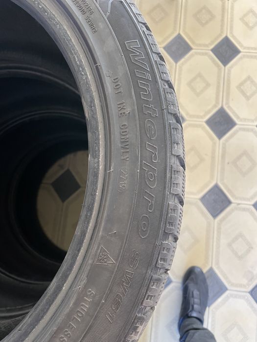 Зииние шины 235-45/18 комплект