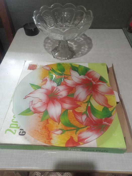 Продам столовую посуду.