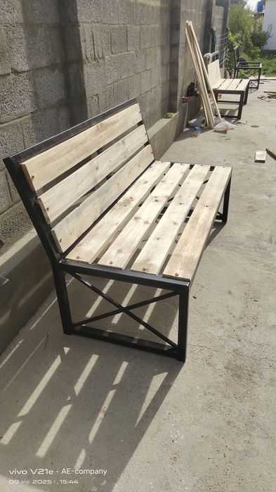 Садовая скамейка