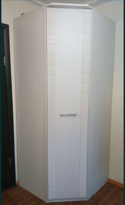 Продам коврик, столик, шкафы, комод