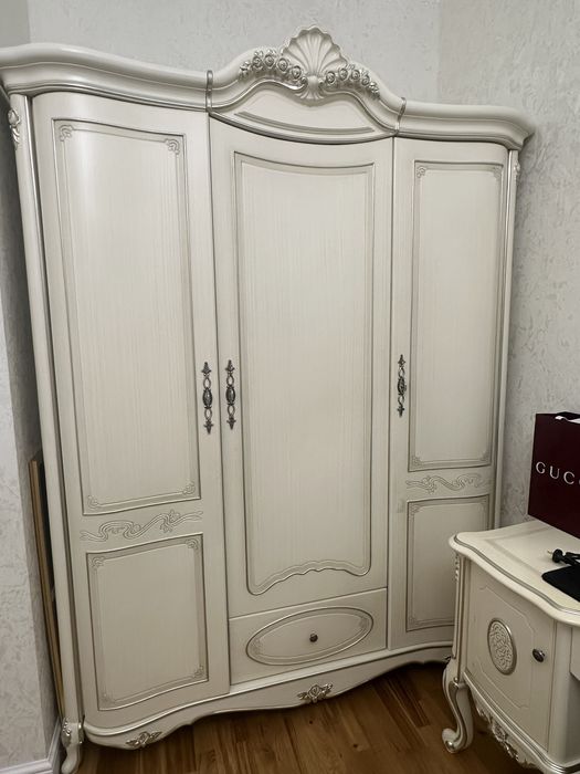 Шкаф, зеркало столик