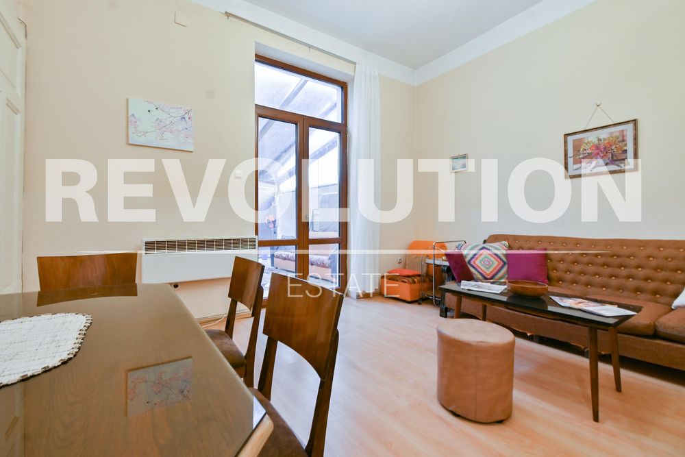 Дава се под наем Тристаен апартамент в София, Център - 110 кв.м за 750 € - Снимка #1