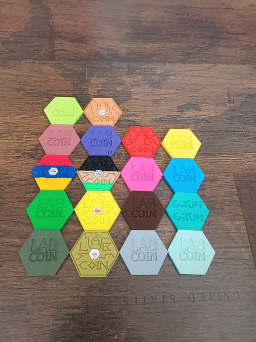 18 lab coin-а във различни цветове и години