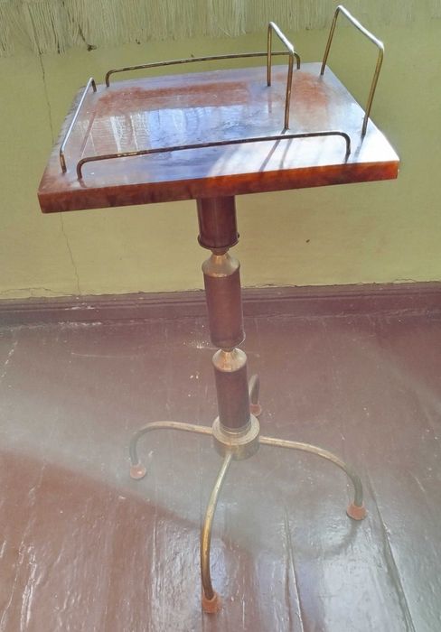 помощна масичка за телефон с месингови елементи- Минералсувенир