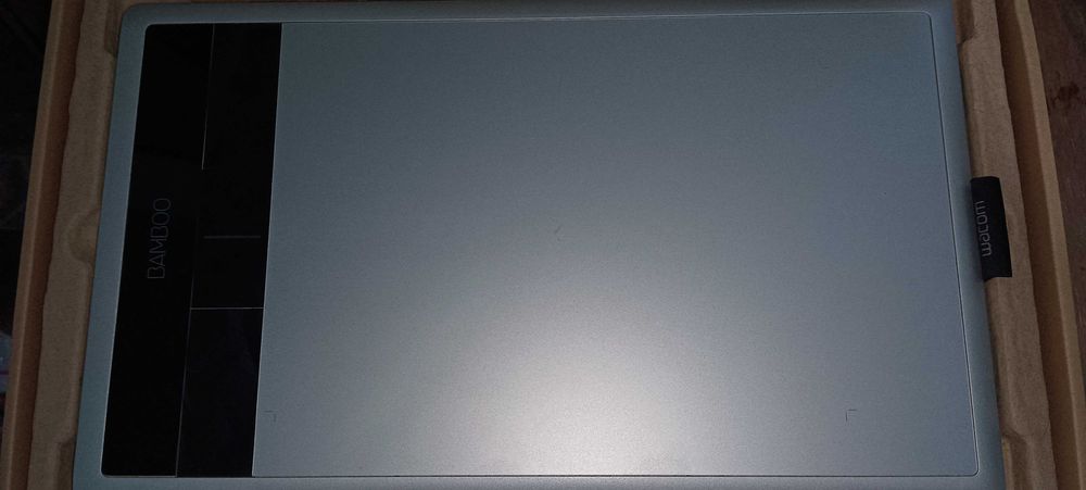 Grafik planshet Wacoom Bamboo katta o'lchamda