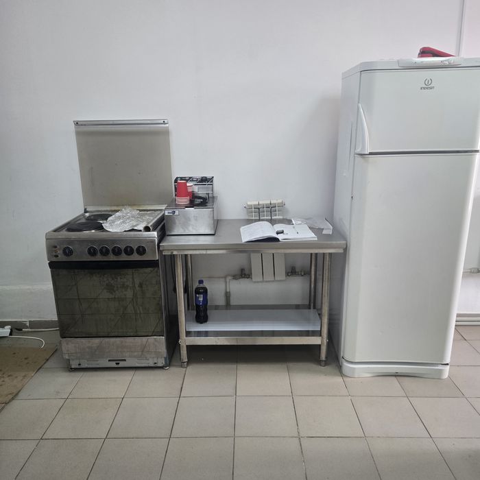 Продам гриль, столы,раковина