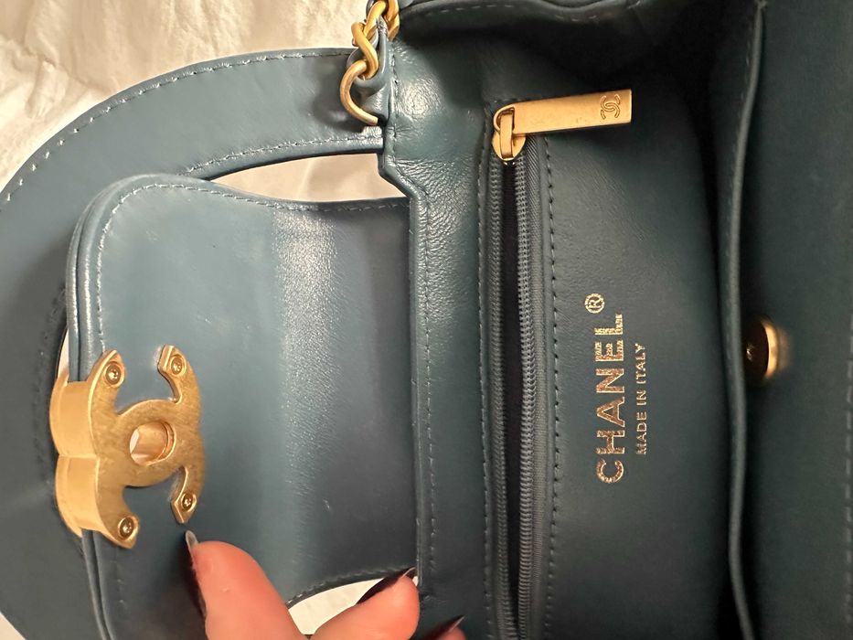Geanta Chanel mini din piele naturala bleo