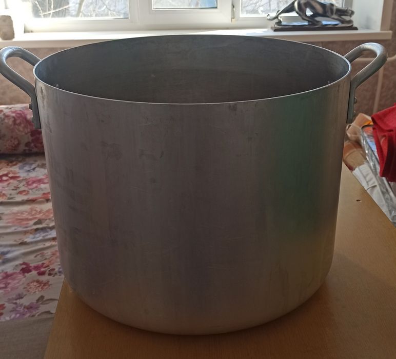 Продам кастрюлю б/у