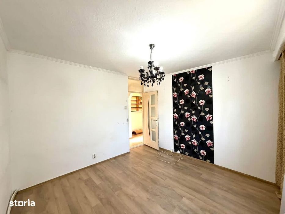 Apartament 3 camere , S= 70 mp , etaj 1 , Brădet