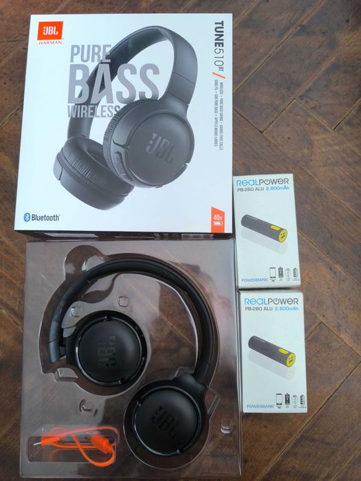 Часовник G-Shock, смарт гривна Xiaomi, слушалки JBL