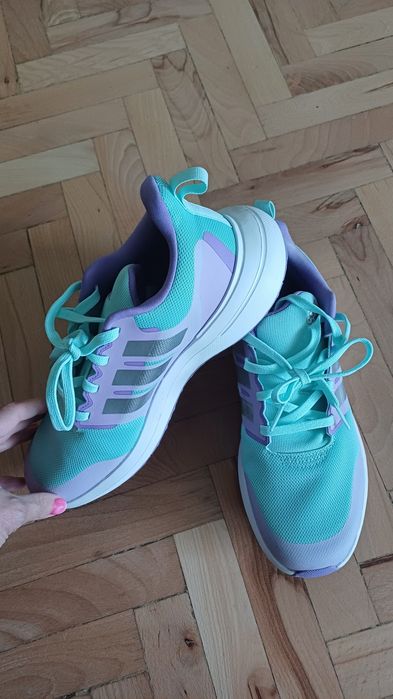 Adidas нови маратонки