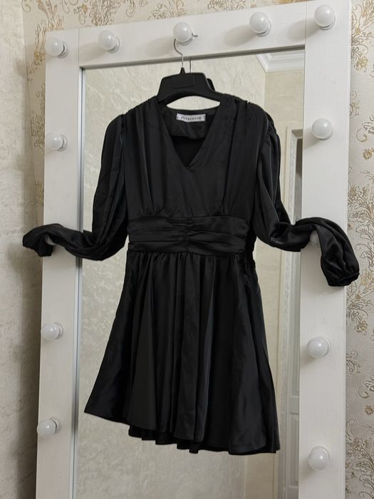 Женское платье  срочно продается