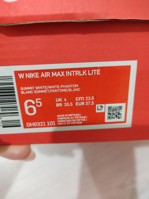 Продам кроссовки новые