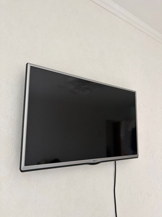 Телевизор LG с пультом
