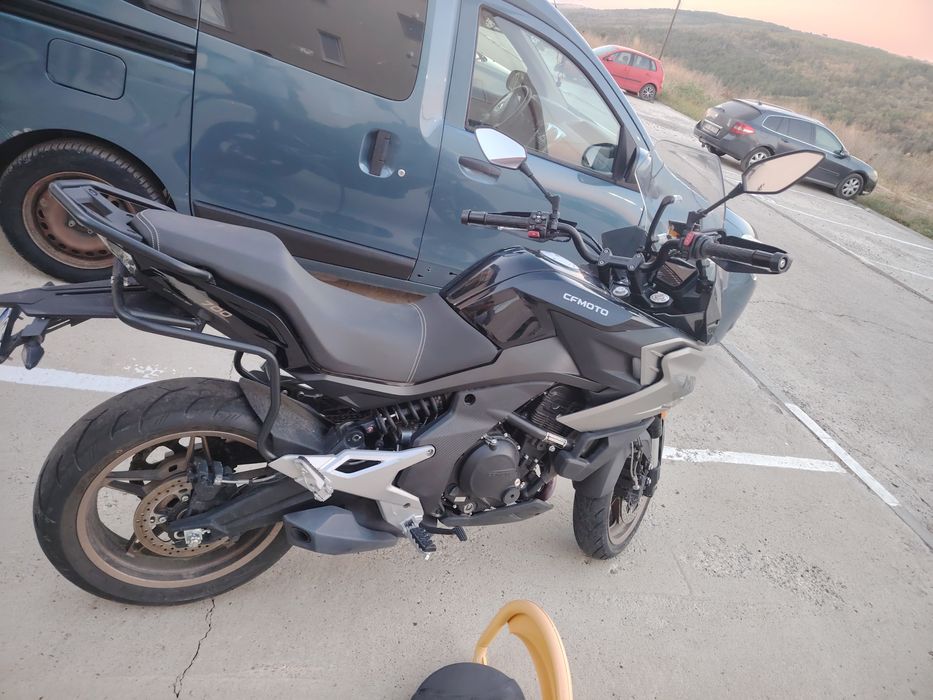 CF MOTO  700 MT.
