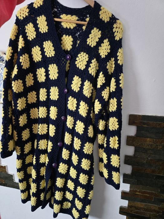 Vând cardigan lucrat manual