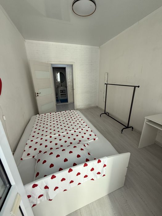 Кровать и стол икеа