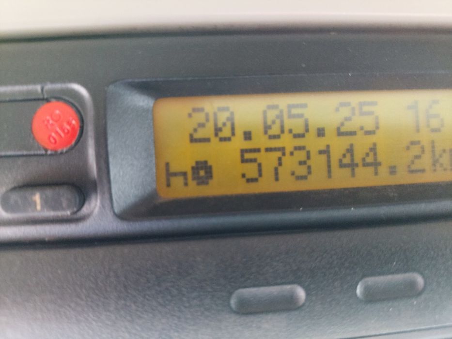 Autobasculanta cu macara