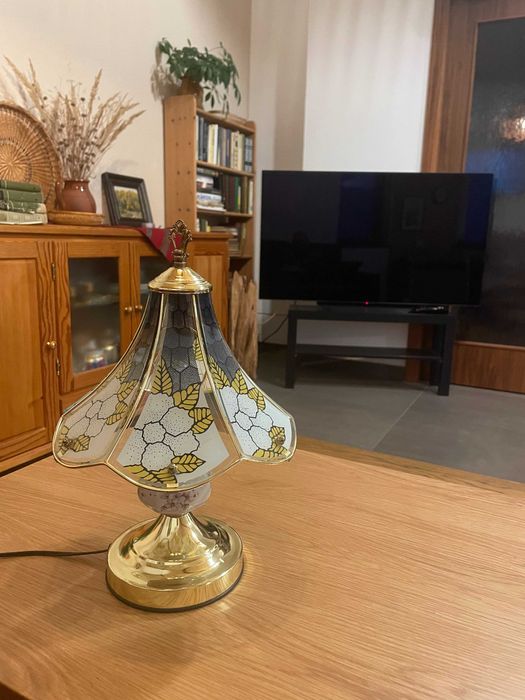 Настолна електрическа лампа