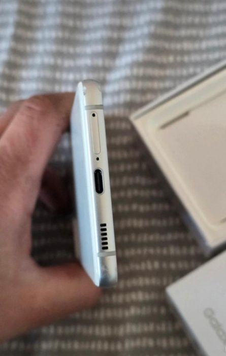 Samsung S21 FE cu 6Gb RAM și 128 Gb memory