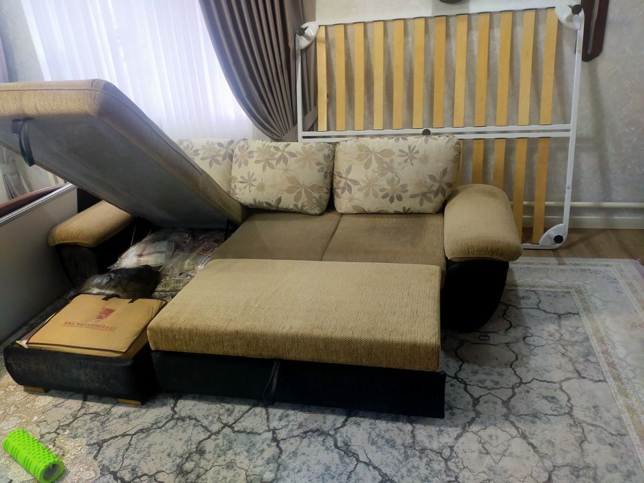 Срочно продам мягкии уголок
