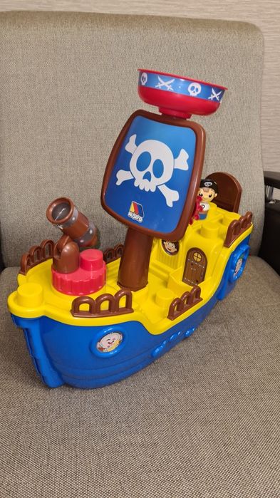 Корабль с конструктором