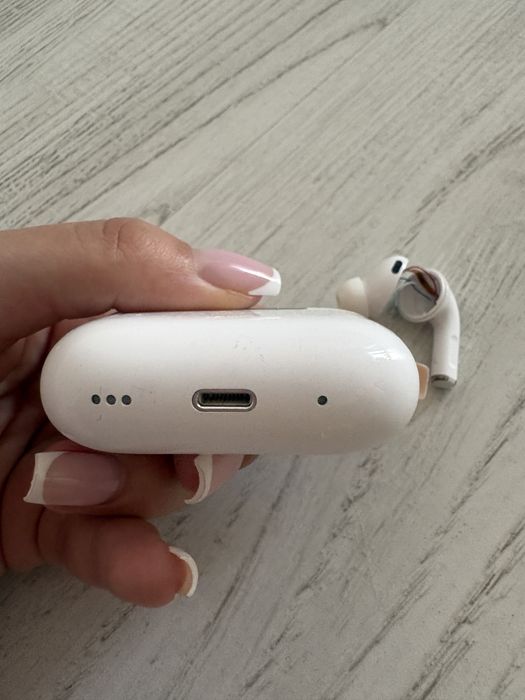 Apple AirPods Pro – оригинални (едната не работи)