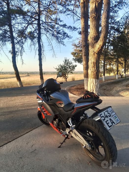 Motosikl srochna sotiladi.