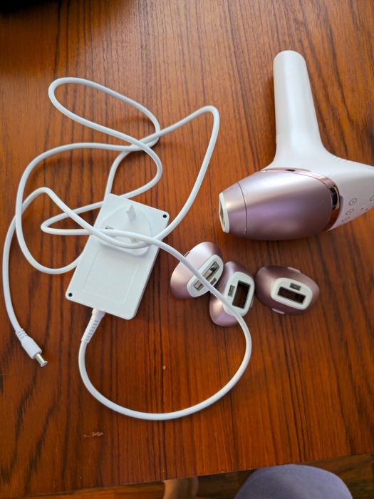 Epilator IPL pentru îndepărtarea părului Seria 9900