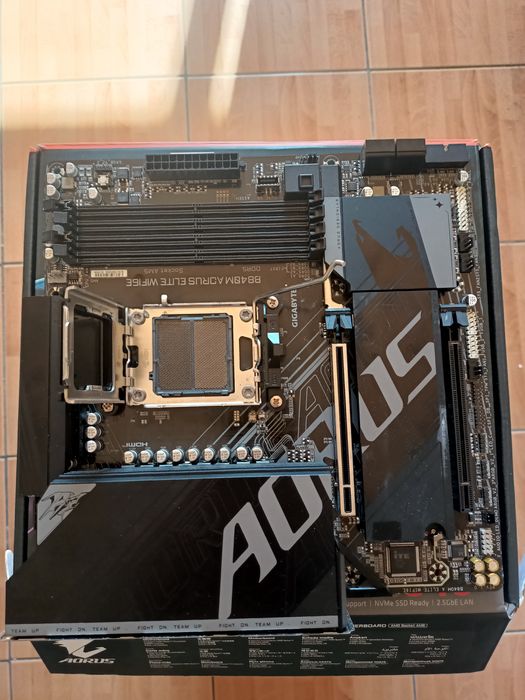Vând placa baza am5 gigabyte b840 aorus