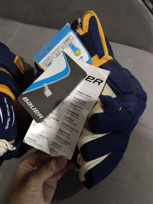 Продам хакейные перчатки