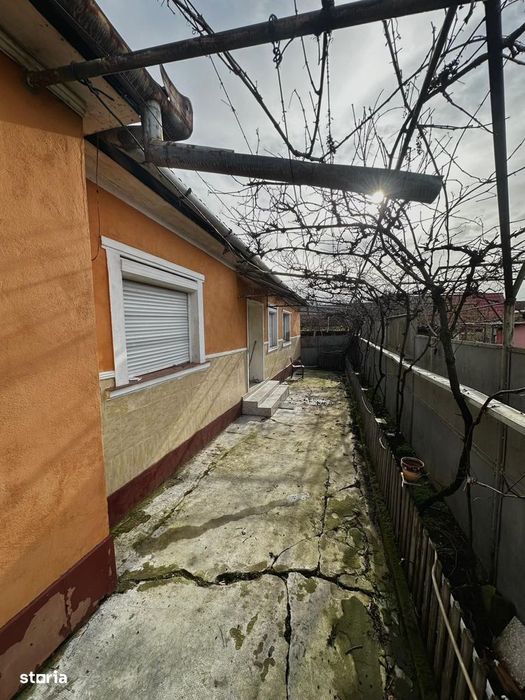 Casa cu teren de 331 mp Velenta