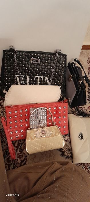 Shu hammasi sotiladi birdan oganda 300.000ga bervoraman