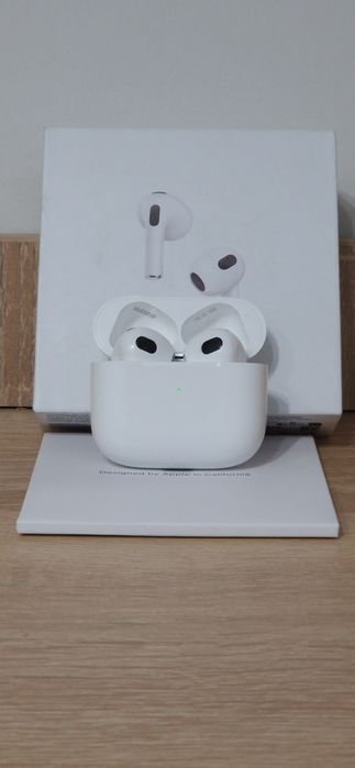 Apple AirPods 3 .