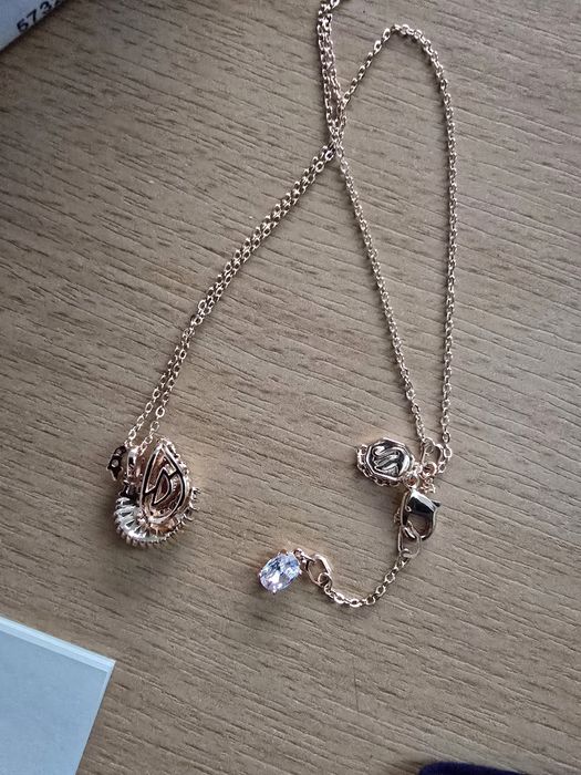 Pandantiv Swan
Tăieturi mixte, Lebădă, Roz