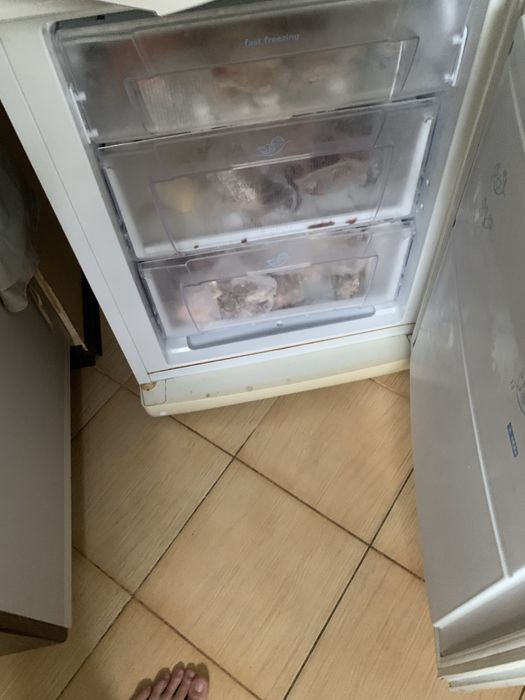 Продам холодильник Индезит б/у
