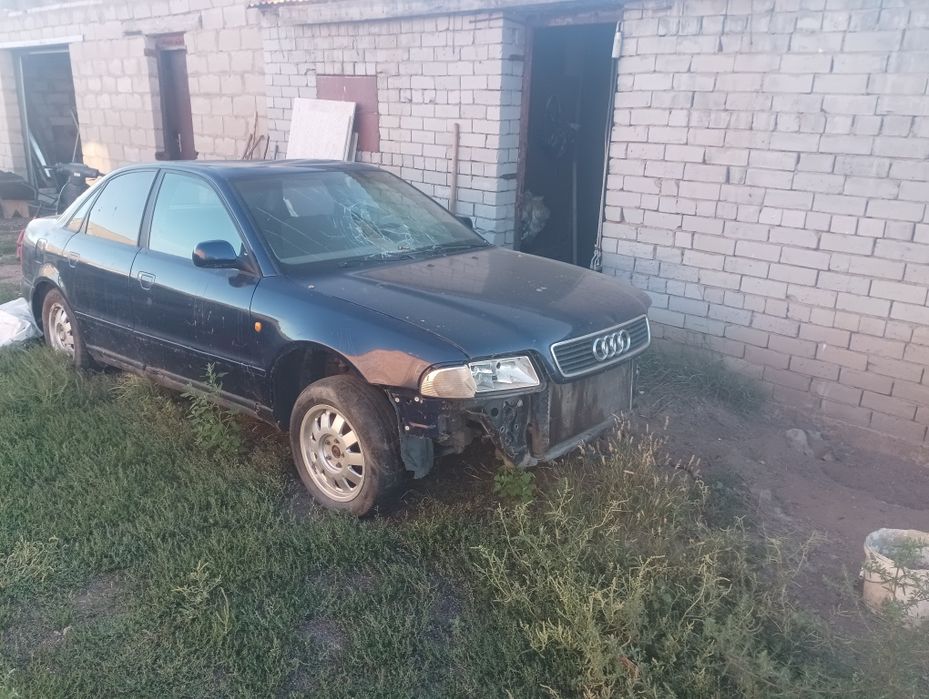 Продам Ауди А4  на запчасть