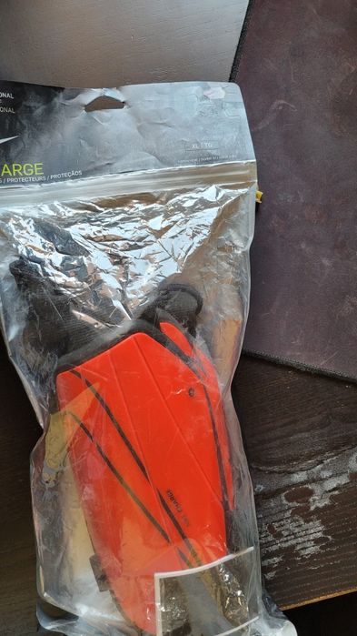 Aparatori nike charge