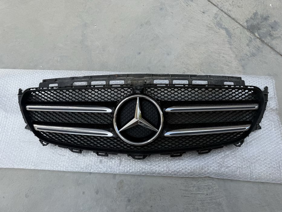 Предна AMG решетка W213