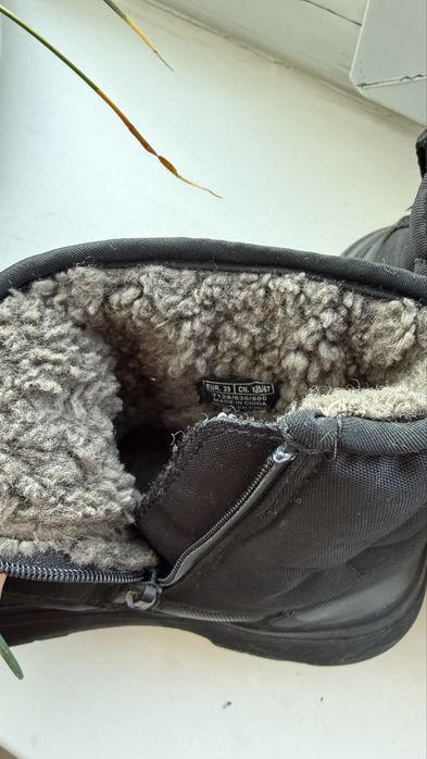 Продам дутики Zara