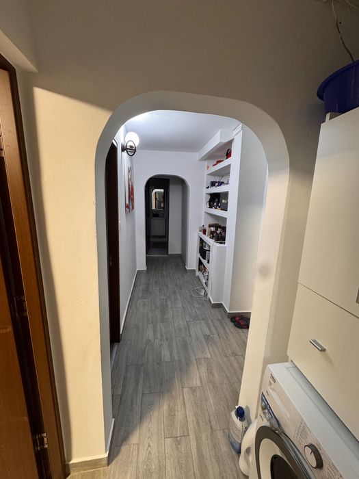 Apartament vanzare 4 camera 2 baie