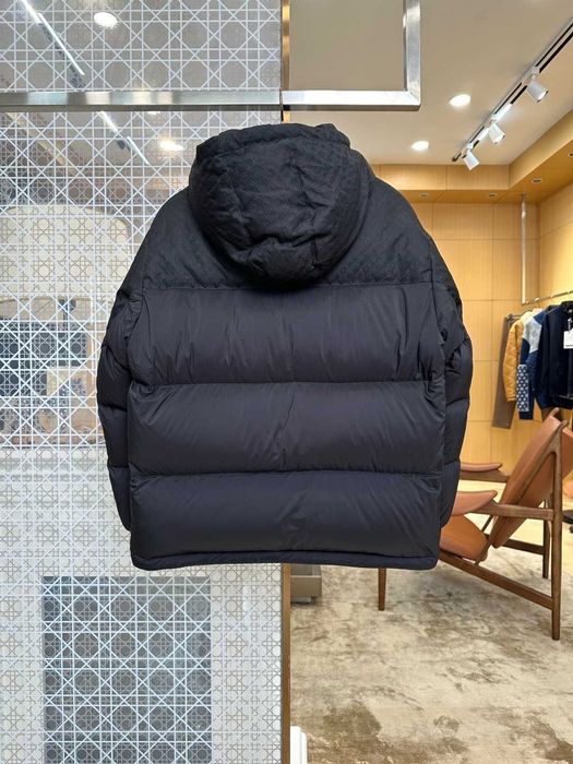 Geaca Louis Vuitton cu umplutura de puf Premium