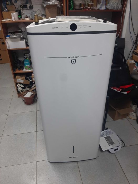 Продам водонагреватель Аристон