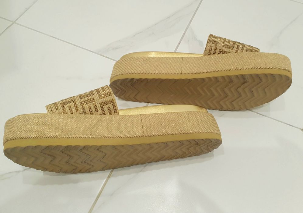 Steve Madden Дамски чехли, в златисто с платформа, номер 40