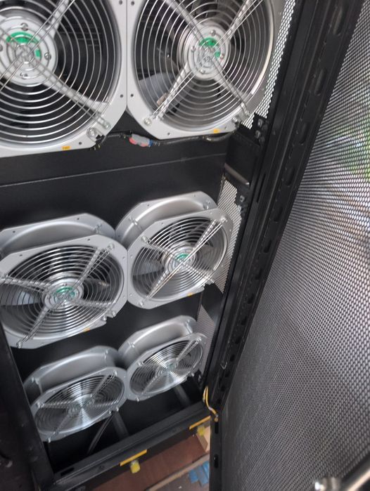 BITMAIN Antminer S21, Hyd. Bitcoin Miner + Antrack V1 Server Rack