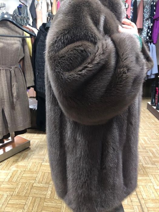 Шуба норковая продаю срочно