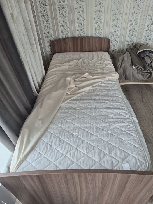 Продам кровать с матрасом