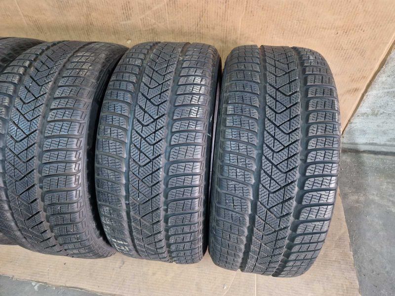 4 Pirelli R18 245/40
зимни гуми DOT3418